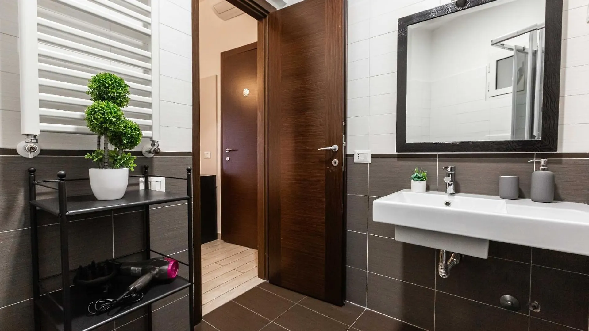Renovated 2-Bdr Flat Statuto - Zen 51 Apartment Rome